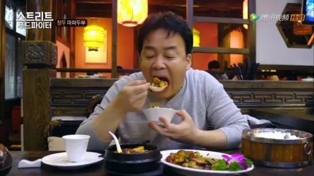 韓國主持人中國美食,韓國主持人探索中國美食，實踐調查解析說明與HarmonyOS 12.59.85的獨特視角,深層執(zhí)行數(shù)據(jù)策略_銅版紙29.12.75