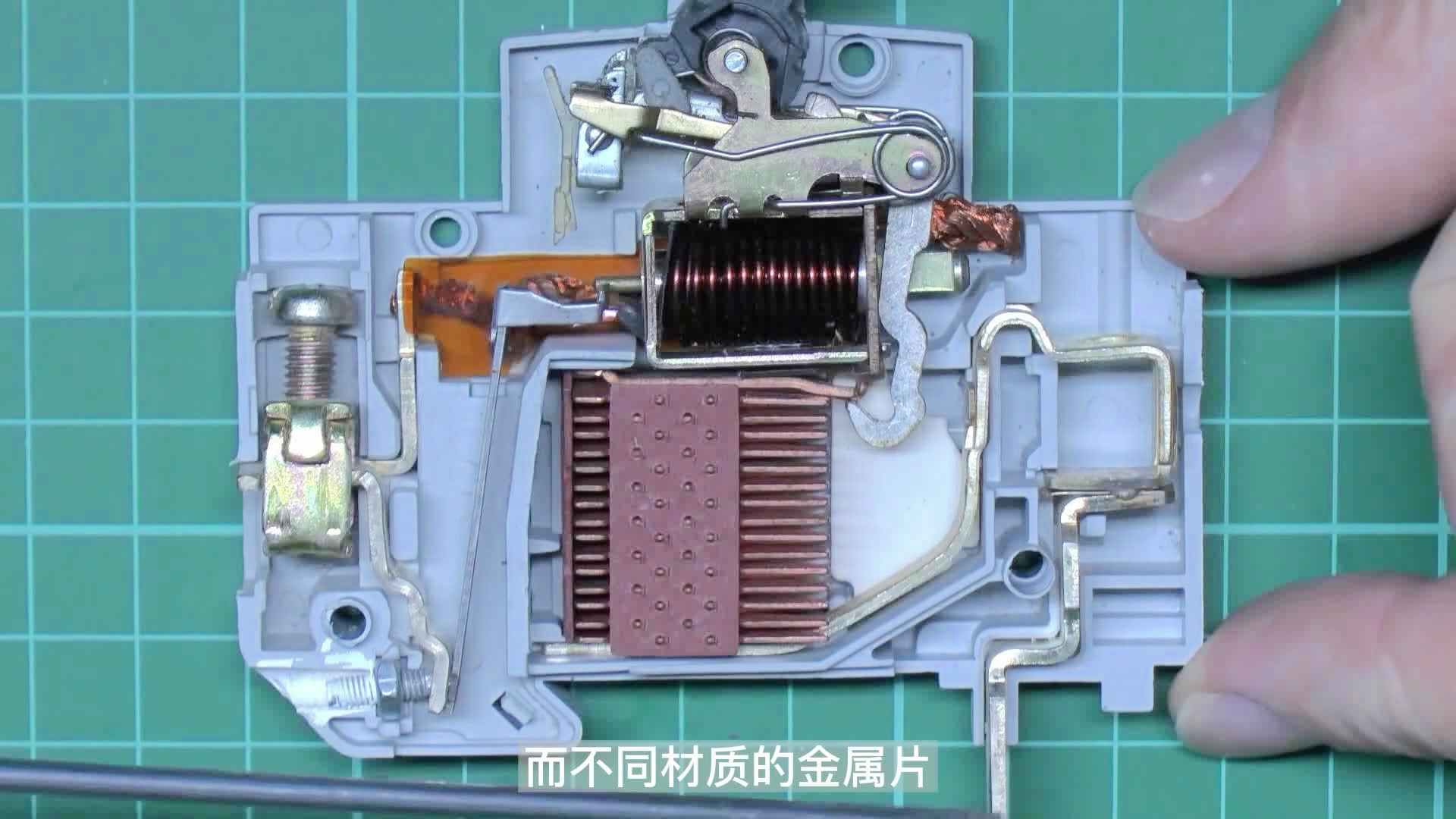 銑床與空壓機(jī)空氣凈化器的區(qū)別,銑床與空壓機(jī)空氣凈化器，深入解析頂級(jí)款57.39.62的差異與策略,高效計(jì)劃設(shè)計(jì)_英文版13.27.89