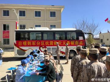 西藏發(fā)生地震后，子弟兵迅速行動，積極參與救援工作。其中包括組織集體獻血，為災(zāi)區(qū)受傷群眾提供醫(yī)療救治支持。子弟兵們的無私奉獻和勇敢行動展現(xiàn)了他們的擔當和責(zé)任感，也體現(xiàn)了中華民族在災(zāi)難面前的團結(jié)和力量。他們的行動不僅為災(zāi)區(qū)人民帶來了希望和溫暖，也鼓舞了更多的人們積極參與到救援和重建工作中。