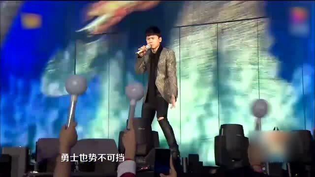 是的，張杰在跨年演唱會上演唱逆戰(zhàn)時，全場觀眾的熱情被點(diǎn)燃，現(xiàn)場氛圍非常熱烈。他的演唱充滿激情，歌曲旋律激昂，讓人們感受到強(qiáng)烈的正能量和戰(zhàn)斗力。這也是張杰的演唱實(shí)力和舞臺表現(xiàn)力的體現(xiàn)，讓人們對他的表演印象深刻。