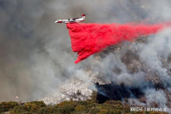 是的，據(jù)報道，洛杉磯山火已經(jīng)造成了至少16人死亡。這場山火是近年來美國最大的山火之一，給當(dāng)?shù)貛砹藰O大的破壞和人員傷亡。希望救援人員能夠盡快控制火勢，減少更多的損失和傷害。