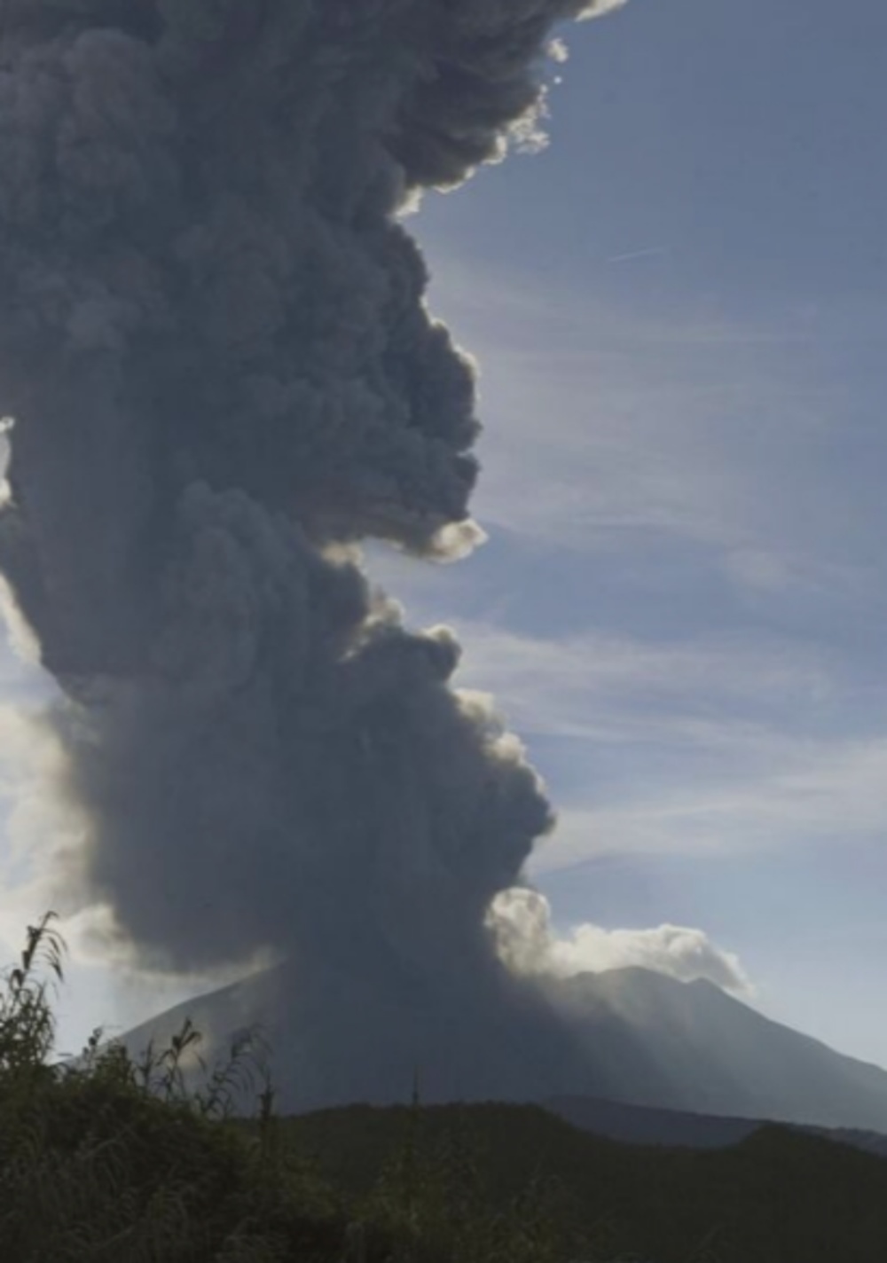 日本火山噴發(fā)灰柱高達(dá)3400米